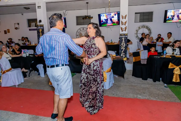 Fotografía de 50 Años Elyn