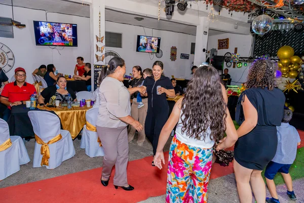 Fotografía de 50 Años Elyn